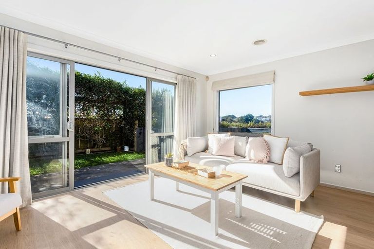 Photo of property in 5 Tongariro Drive, Aotea, Porirua, 5024