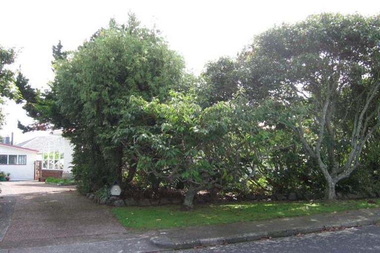 Photo of property in 2 Rowan Terrace, Te Atatu South, Auckland, 0610
