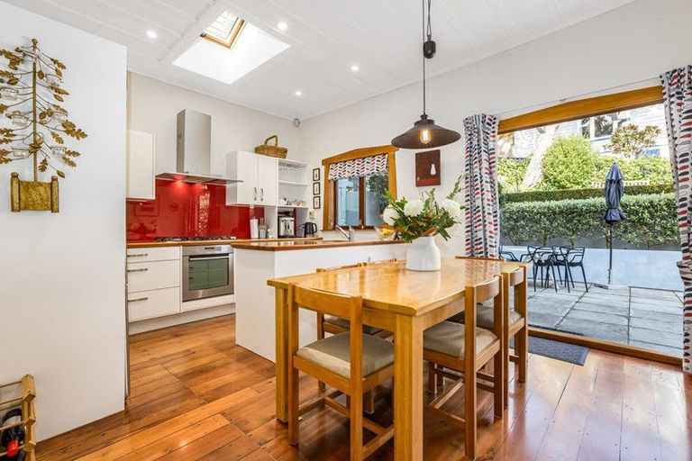 Photo of property in 9 Dover Street, Island Bay, Wellington, 6023