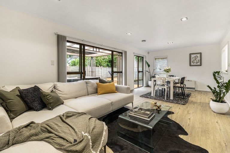 Photo of property in 2/13 Hororata Road, Hauraki, Auckland, 0622