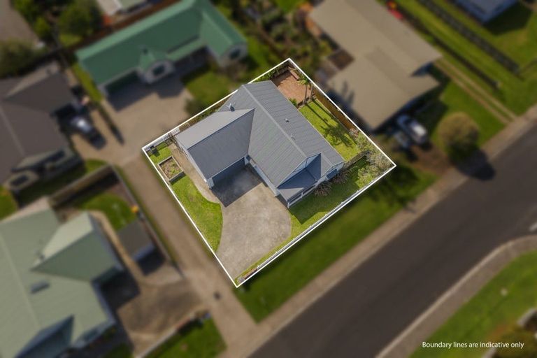 Photo of property in 5 Cholmondeley Crescent, Whitianga, 3510