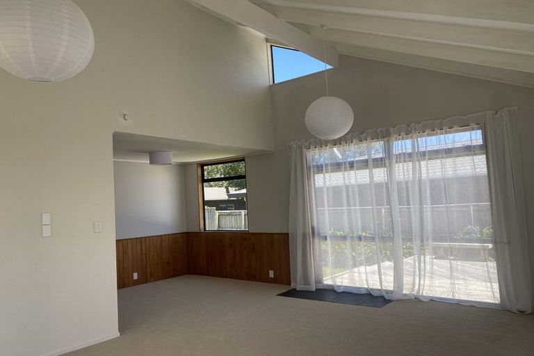 Photo of property in 25a/5 Beach Road, Te Atatu Peninsula, Auckland, 0610