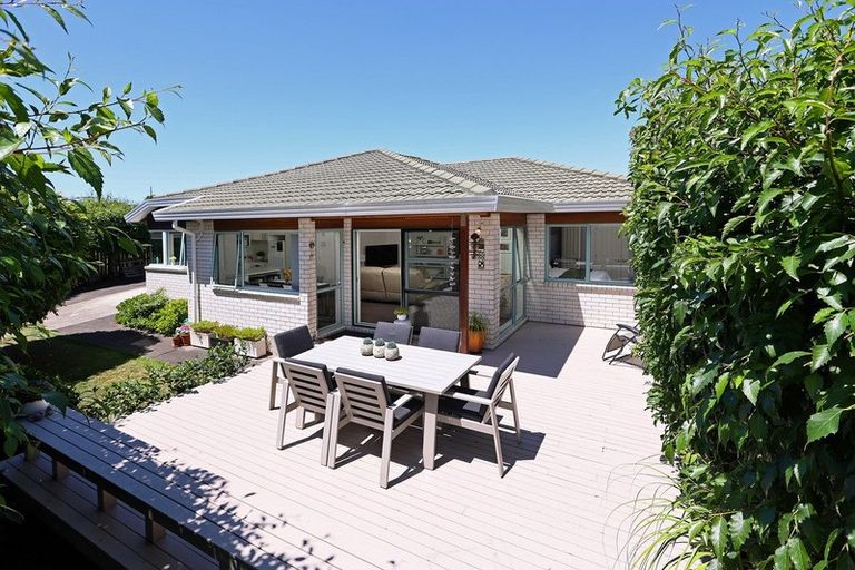 Photo of property in 2/22 Septimus Place, Henderson, Auckland, 0612