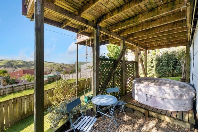 Photo of property in 6 Rautawhiri Road, Helensville, 0800