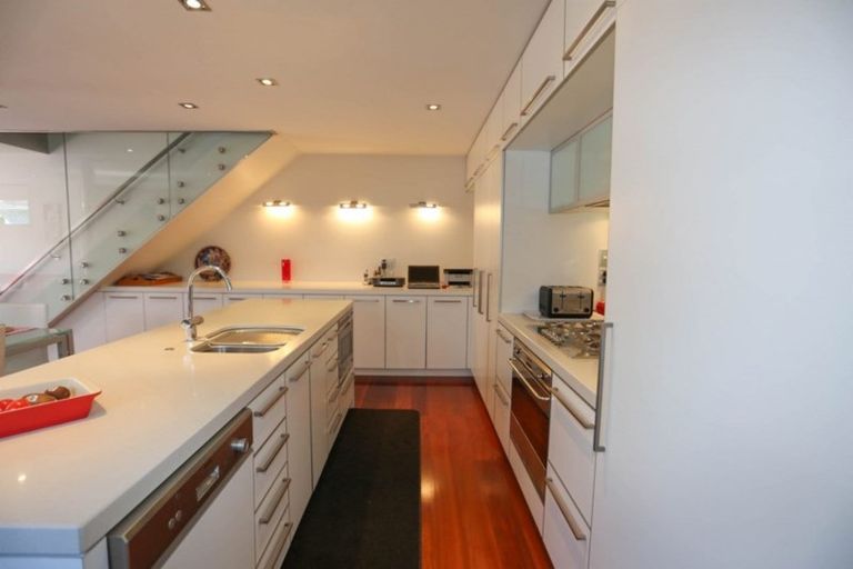 Photo of property in 10 Holly Road, St Albans, Christchurch, 8014