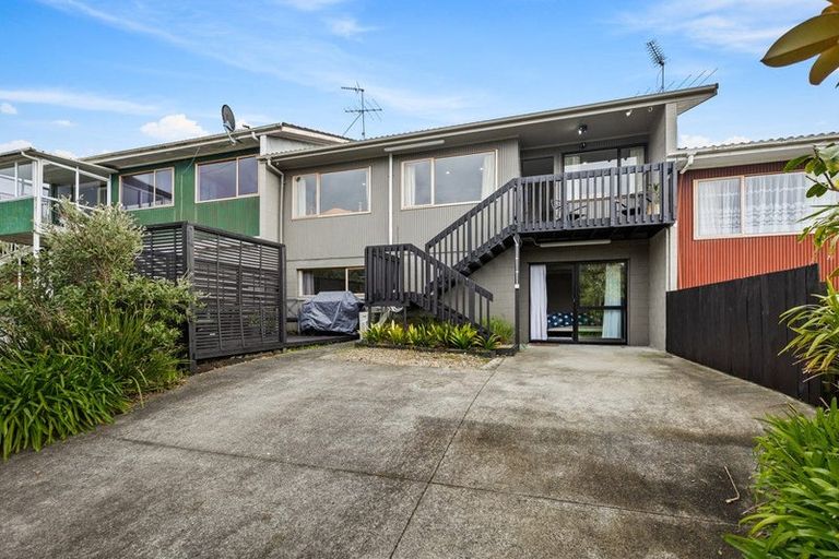 Photo of property in 2/2 Forsythe Place, Massey, Auckland, 0614