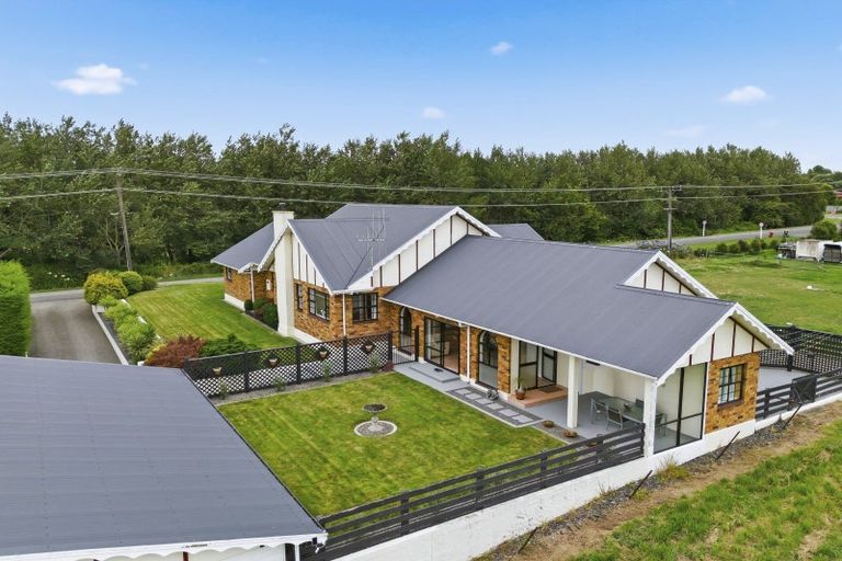 Photo of property in 15 Koputaroa Road, Levin, 5575