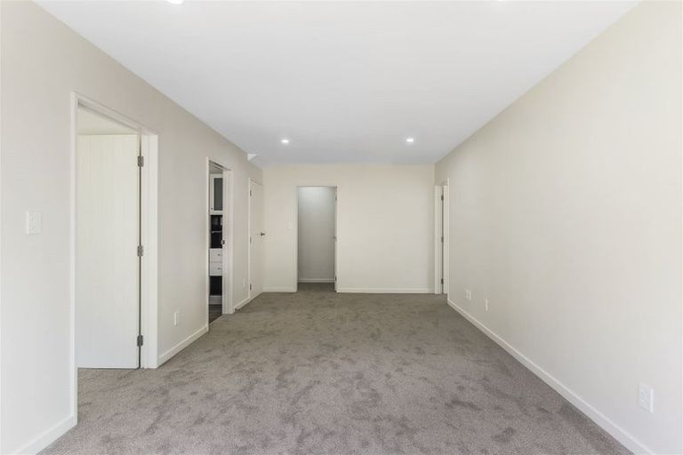 Photo of property in 14 Spoonbill Place, Unsworth Heights, Auckland, 0632
