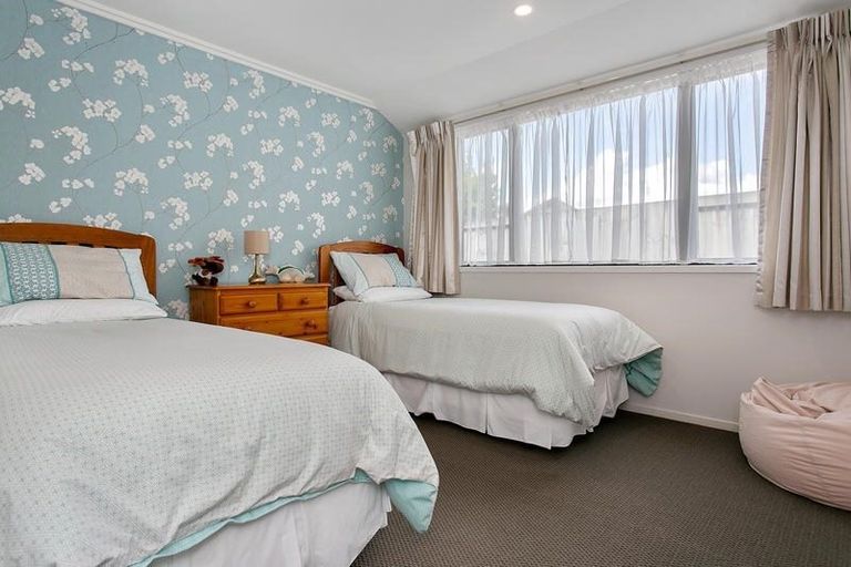 Photo of property in 19 Lilac Close, Cambridge, 3434