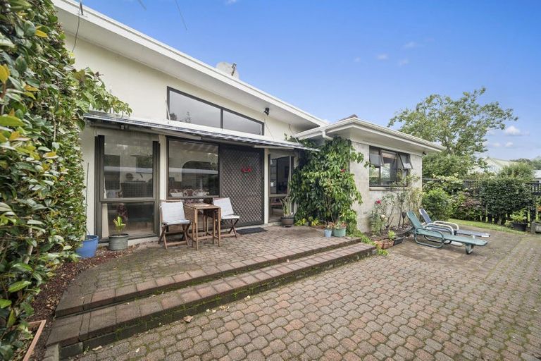 Photo of property in 8a Gemini Place, Kawaha Point, Rotorua, 3010
