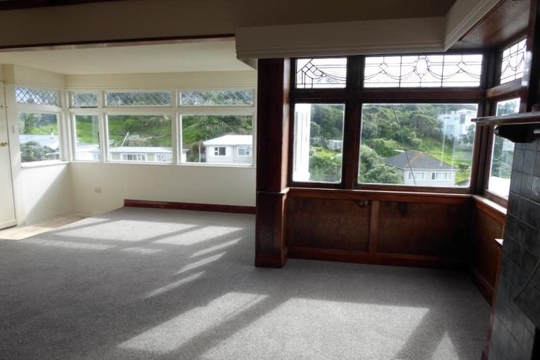 Photo of property in 9 Hungerford Road, Lyall Bay, Wellington, 6022
