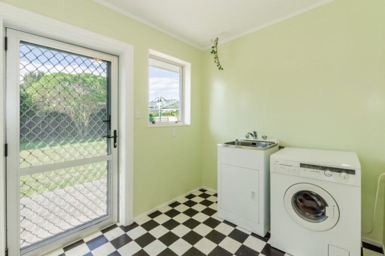 Photo of property in 11 Rawene Street, Waikanae, 5036