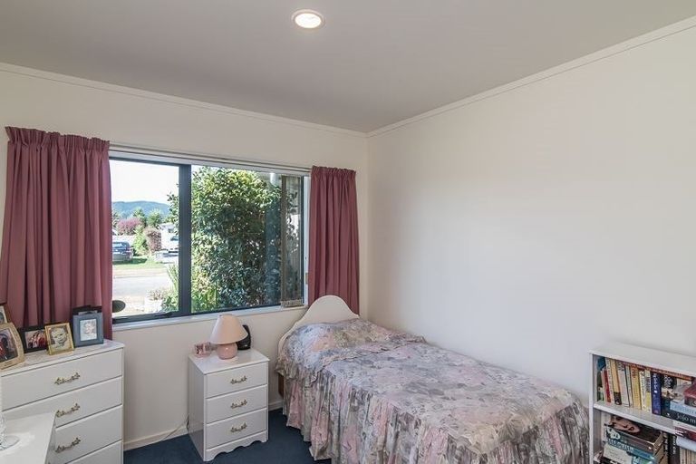 Photo of property in 12 San Priamo Place, Paraparaumu Beach, Paraparaumu, 5032