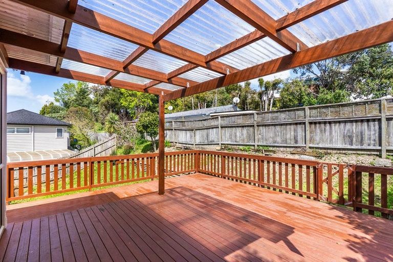 Photo of property in 16 Dunraven Place, Torbay, Auckland, 0630