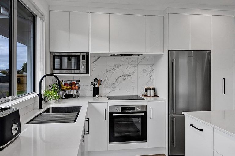 Photo of property in 2 Puriri Street, Hawera, 4610