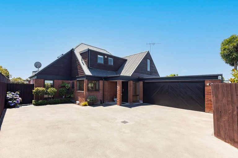 Photo of property in 16 Coniston Avenue, Ilam, Christchurch, 8041