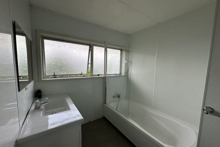 Photo of property in 10 Bendale Place, Papatoetoe, Auckland, 2025