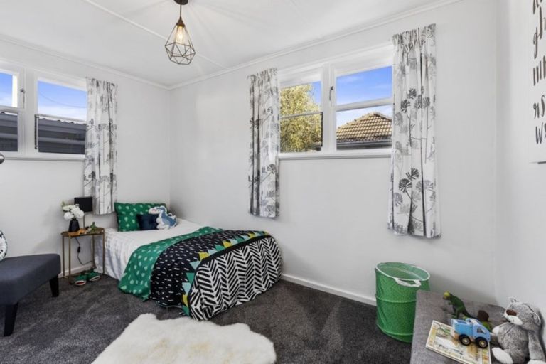 Photo of property in 2 Kowhai Street, Naenae, Lower Hutt, 5011