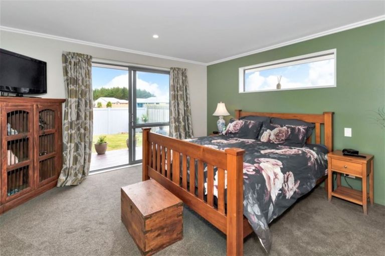 Photo of property in 12 Rosewood Drive, Amberley, 7410
