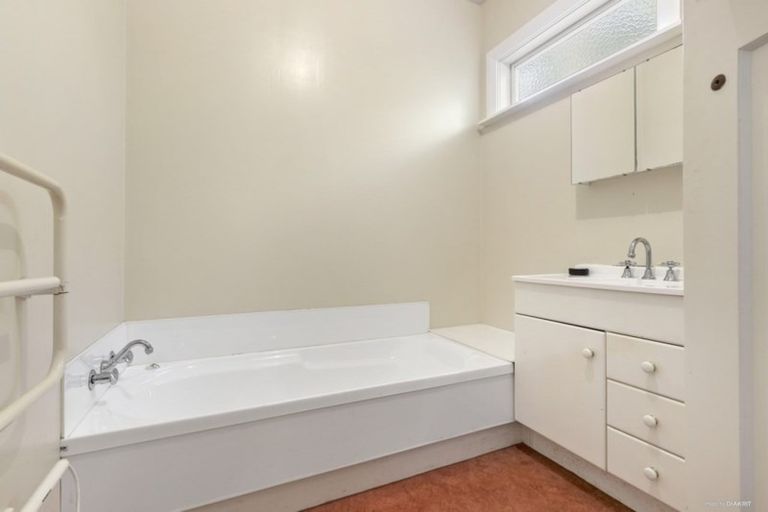 Photo of property in 74 Hankey Street, Mount Cook, Wellington, 6011