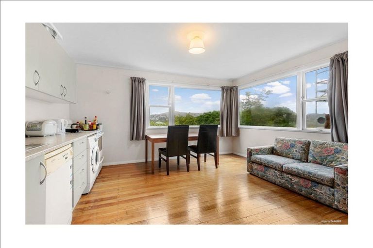 Photo of property in 33 Pembroke Road, Northland, Wellington, 6012