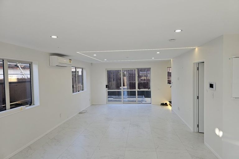 Photo of property in 12f Minaret Drive, Bucklands Beach, Auckland, 2014