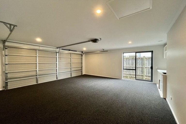 Photo of property in 11 Taikura Avenue, Red Beach, 0932