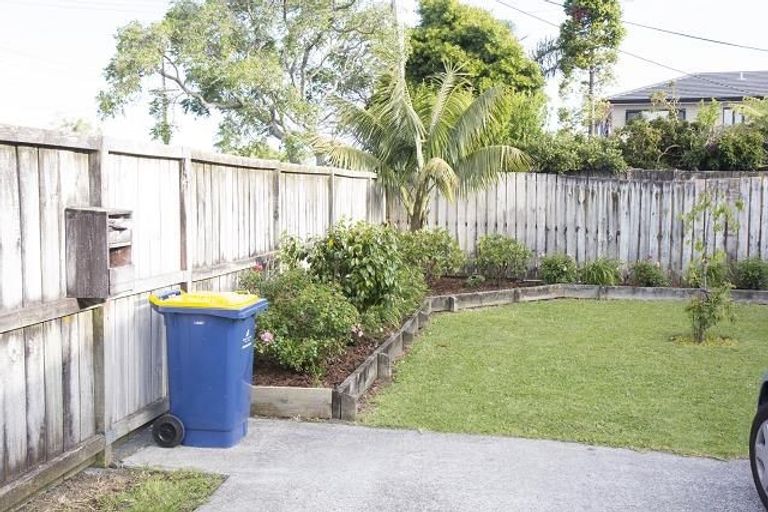 Photo of property in 32 Flanshaw Road, Te Atatu South, Auckland, 0610