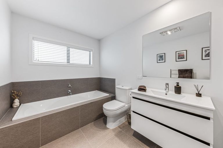 Photo of property in 11 Makete Crescent, Hobsonville, Auckland, 0618