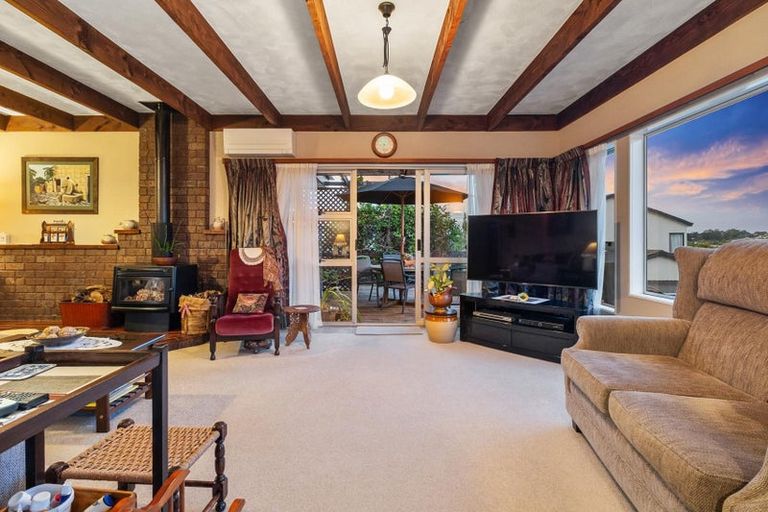 Photo of property in 22 Widmore Drive, Massey, Auckland, 0614