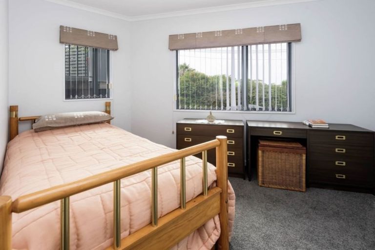Photo of property in 2/3 Colmar Road, Mellons Bay, Auckland, 2014