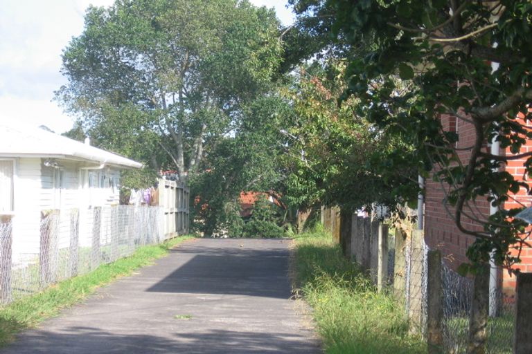 Photo of property in 28 Reid Road, New Lynn, Auckland, 0600