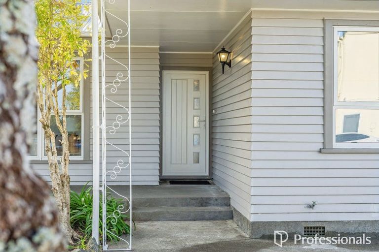Photo of property in 19 Holly Grove, Maungaraki, Lower Hutt, 5010