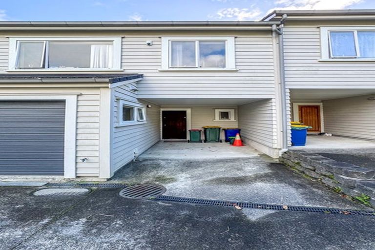 Photo of property in 7/78 Fernhill Way, Oteha, Auckland, 0632
