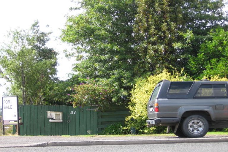 Photo of property in 21 Sunset Road, Totara Vale, Auckland, 0632