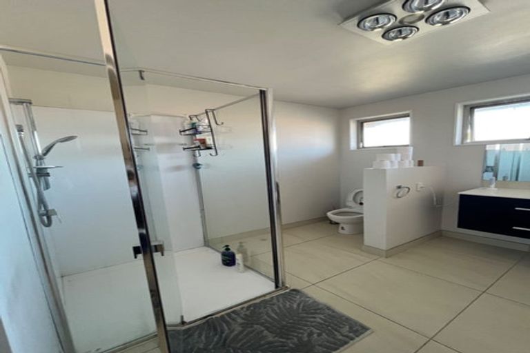 Photo of property in 32 Ambleside Drive, Burnside, Christchurch, 8053
