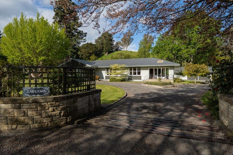 Photo of property in 48 Paraekaretu Street, Hunterville, 4730