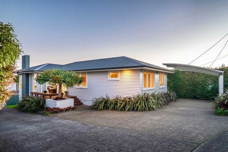 Photo of property in 1/15 Colonial Road, Chatswood, Auckland, 0626