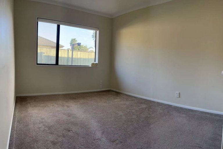 Photo of property in 16 Middlefield Drive, East Tamaki Heights, Auckland, 2016