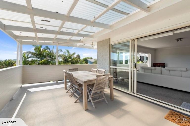 Photo of property in 41 Pohutukawa Avenue, Red Beach, 0932