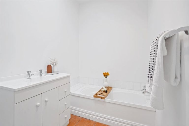 Photo of property in 43 Parade Court, Addington, Christchurch, 8024