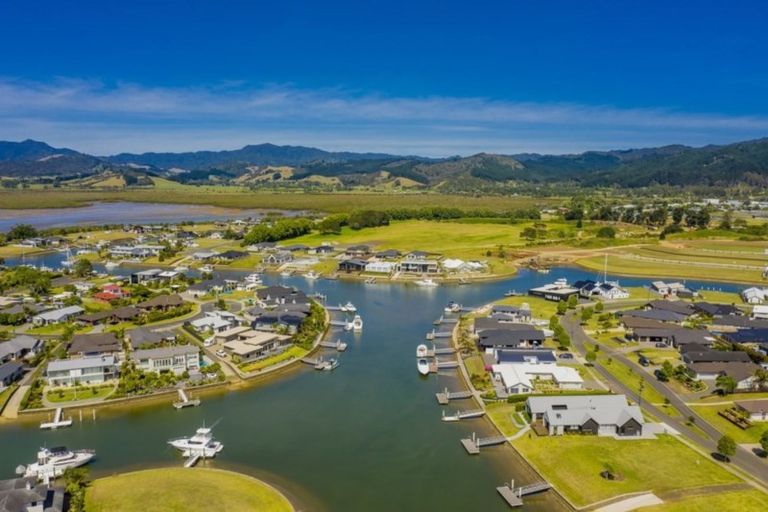 Photo of property in 14 Lady Jocelyn Place, Whitianga, 3510