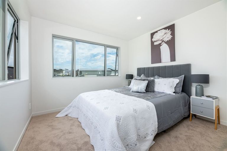 Photo of property in 2 Hea Road, Hobsonville, Auckland, 0616