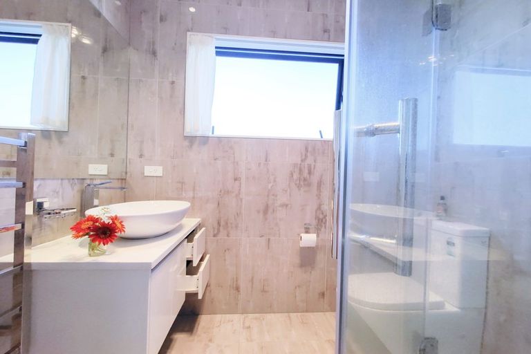 Photo of property in 6 Hinoki Way, Flat Bush, Auckland, 2019