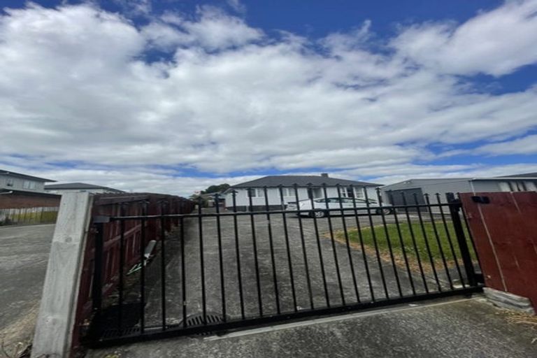 Photo of property in 50 St Leonards Road, Kelston, Auckland, 0602