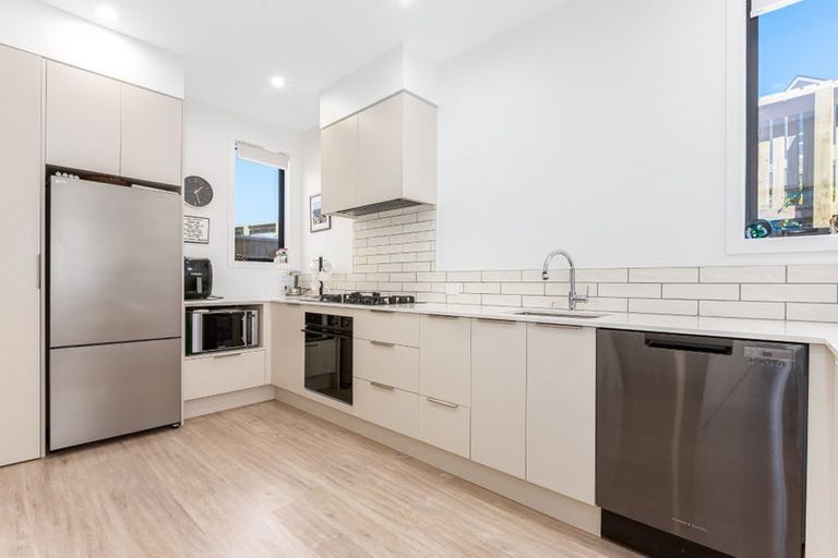 Photo of property in 2 Skysail Lane, Whitby, Porirua, 5024