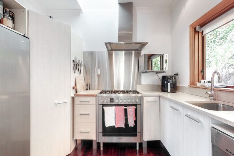 Photo of property in 4 Raroa Crescent, Northland, Wellington, 6012