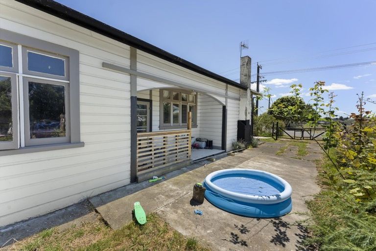 Photo of property in 143 Mako Mako Road, Levin, 5510