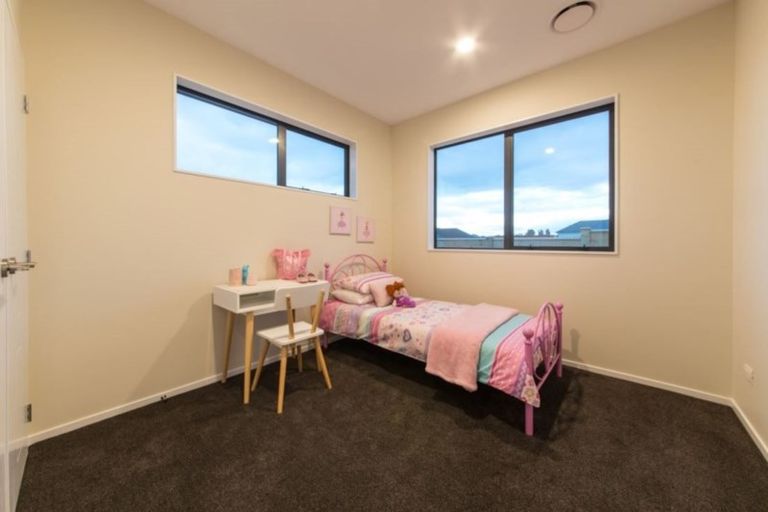 Photo of property in 15 Grove Way, Riverhead, 0820