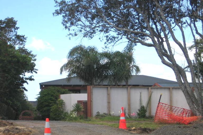 Photo of property in 1/467 Glenfield Road, Glenfield, Auckland, 0629